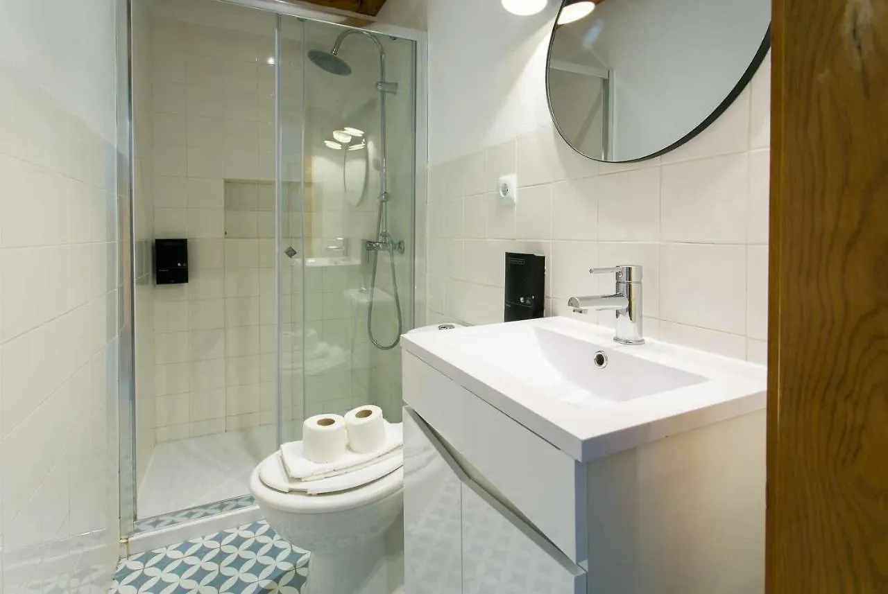 Апартаменты Trendy Lisbon Home With Terrace Lx Factory