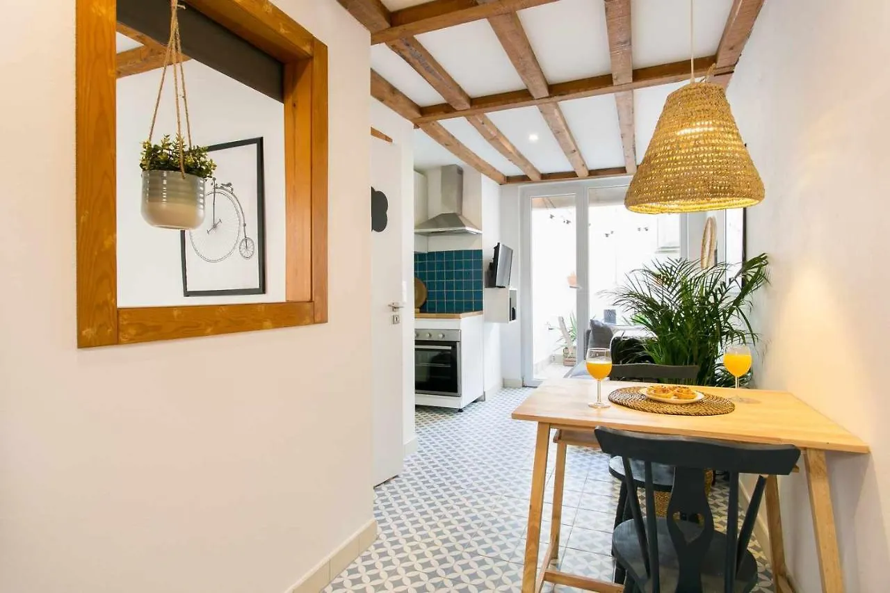 Trendy Lisbon Home With Terrace Lx Factory Appartement